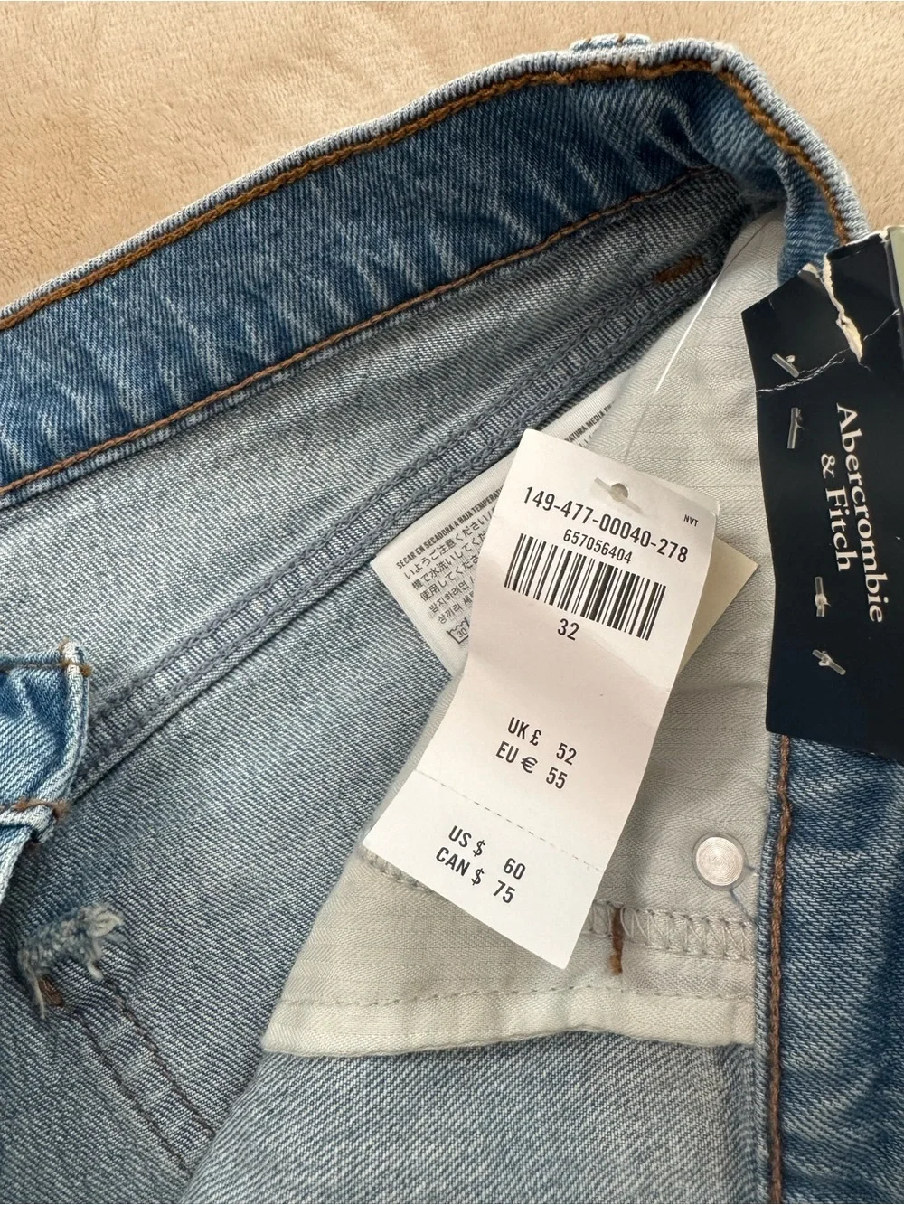 Abercrombie & Fitch Curve Love 90s Relaxed Cutoff Jean Shorts - Picture 4 of 5
